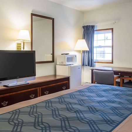 Econo Lodge St Albans Town เซนต์อัลแบนส์ ภายนอก รูปภาพ