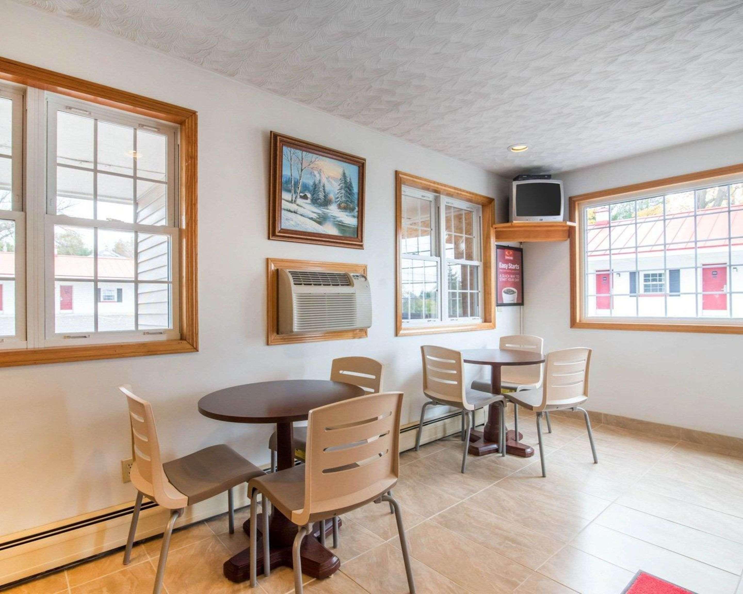 Econo Lodge St Albans Town เซนต์อัลแบนส์ ภายนอก รูปภาพ